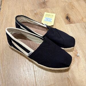 TOMS Women's Navy Canvas Espadrilles